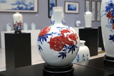 景德镇陶瓷世家第四代传承人瓷艺作品展在浙图展出
