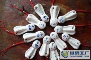 景德镇陶瓷饰品 可爱长耳朵兔子手机链挂件，指尖上的玲珑艺术